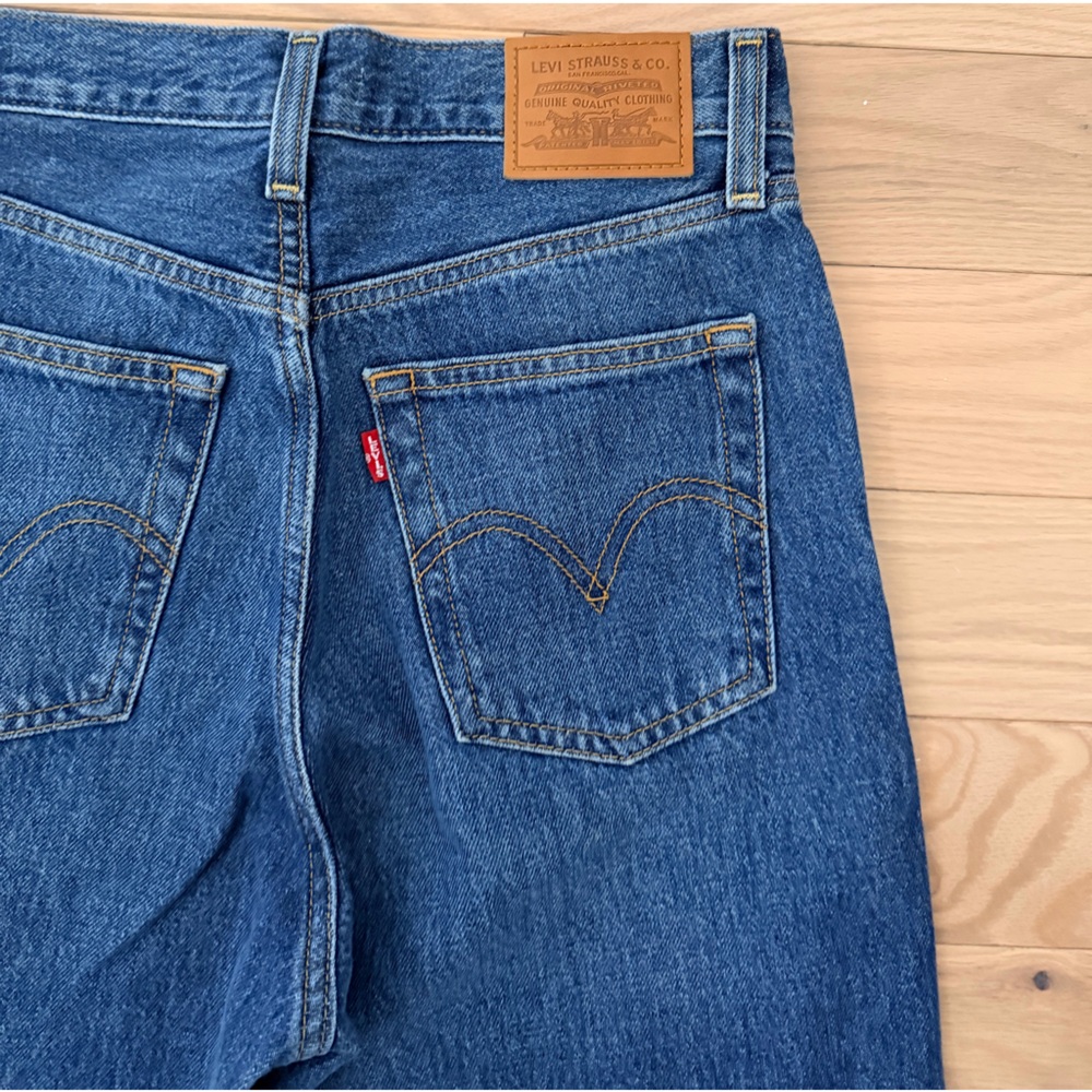 Levi’s Premium Ribcage Wide Leg Jeans in Wrong - Medium Blue Wash 25 High Rise - Picture 3 of 7